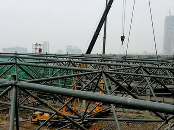 江都螺栓球网架结构